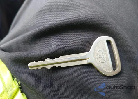 2003 Toyota Corolla Ce z USA, uszkodzony, nr VIN 2T1BR32E53C153816